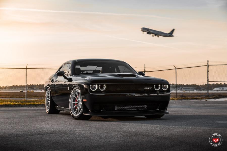  Dodge Challenger SRT Hellcat on Vossen Wheels (ML-X2) 2018 года  (фото 1 из 16)